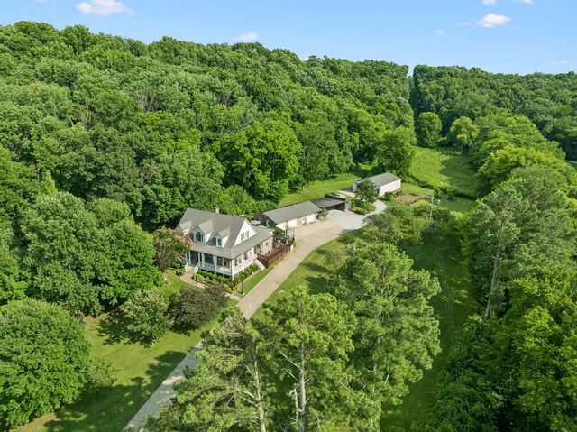 1204 Bobs Ln, Mount Pleasant, TN 38474