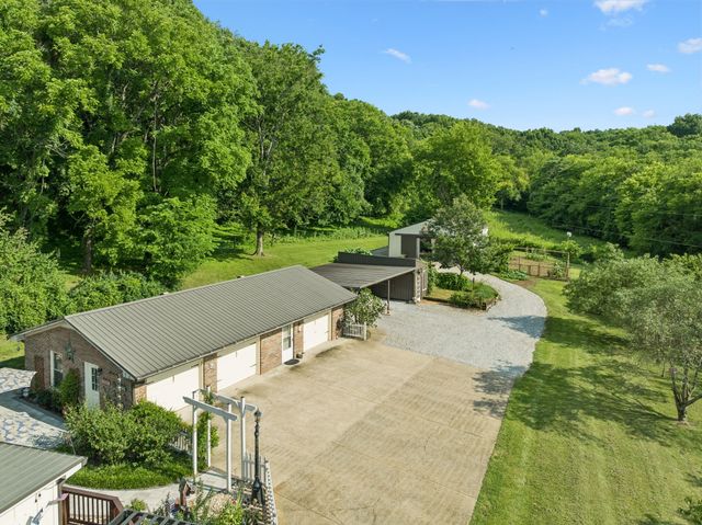 1204 Bobs Ln, Mount Pleasant, TN 38474