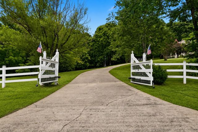 1204 Bobs Ln, Mount Pleasant, TN 38474