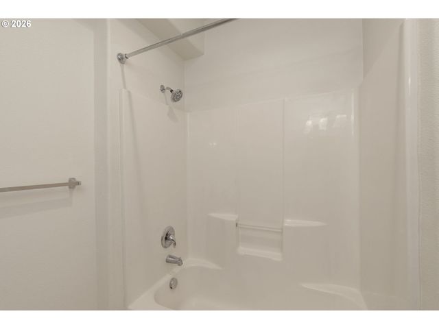 654 Ne NEWSTEAD Ln, Hillsboro, OR 97006