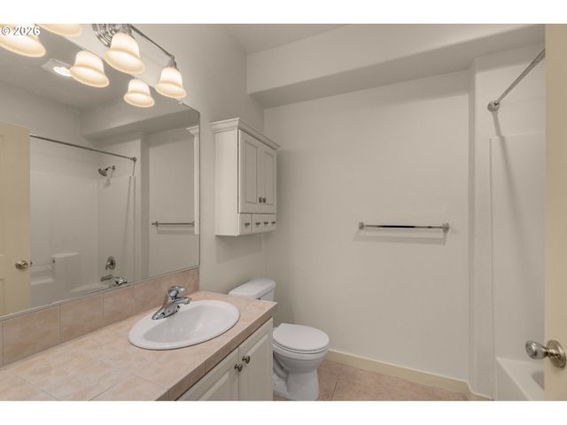 654 Ne NEWSTEAD Ln, Hillsboro, OR 97006