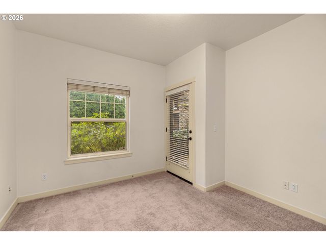 654 Ne NEWSTEAD Ln, Hillsboro, OR 97006