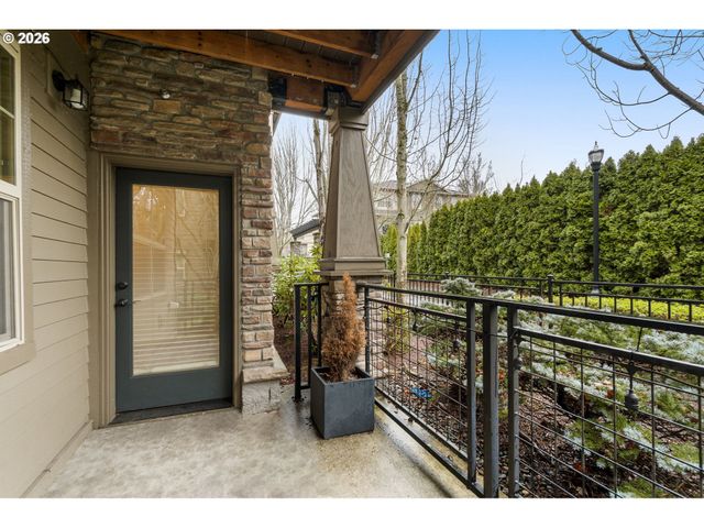 654 Ne NEWSTEAD Ln, Hillsboro, OR 97006