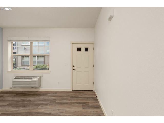 654 Ne NEWSTEAD Ln, Hillsboro, OR 97006