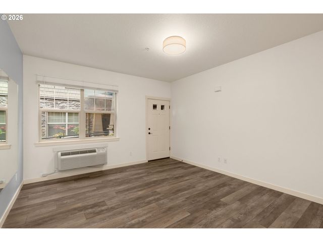 654 Ne NEWSTEAD Ln, Hillsboro, OR 97006