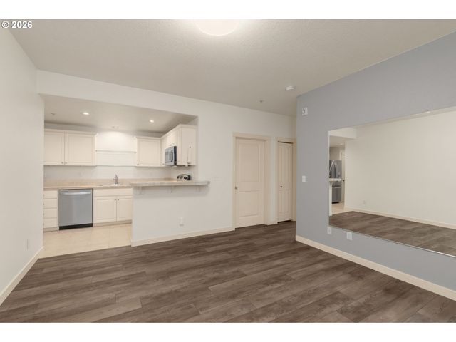 654 Ne NEWSTEAD Ln, Hillsboro, OR 97006