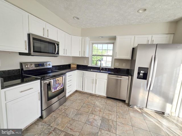 6667 HUNTSHIRE DR, Elkridge, MD 21075