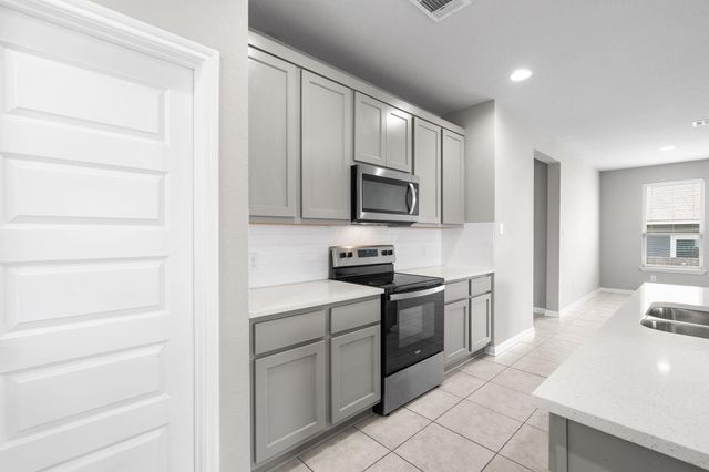 313 McLintock RD, Jarrell, TX 76537