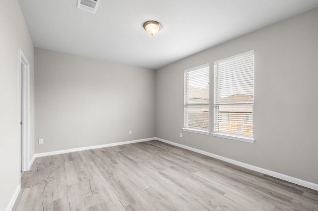 313 McLintock RD, Jarrell, TX 76537
