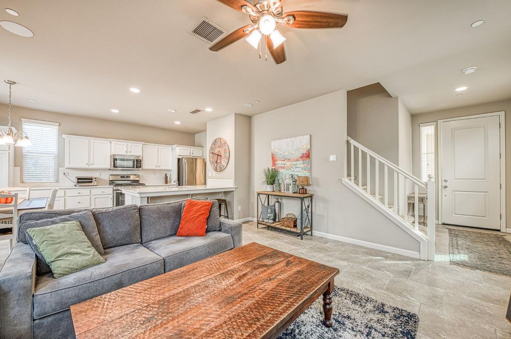 Image 10 of property listing at 3683 Friendship Lane, Clovis, CA 93619