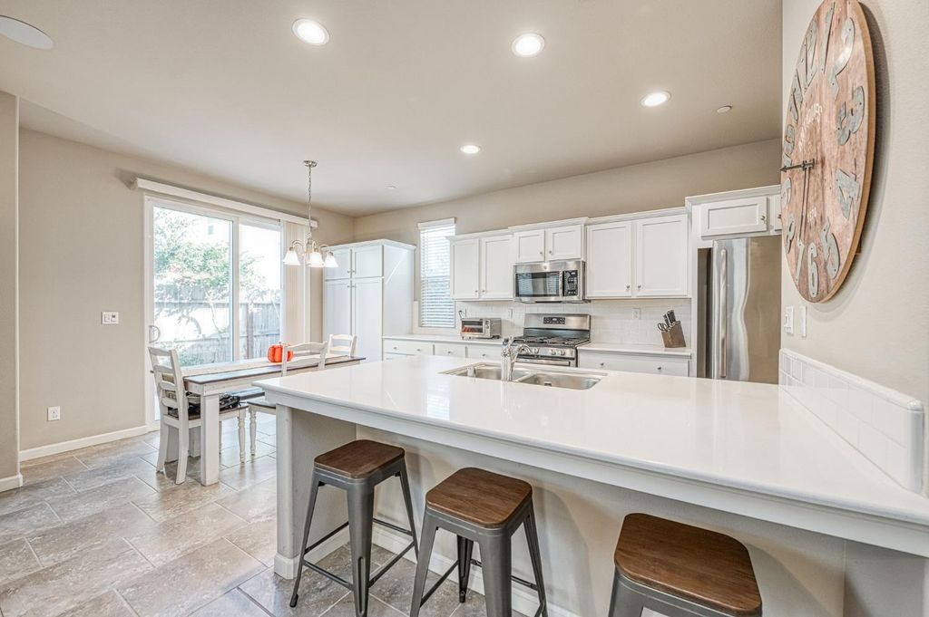 Image 11 of property listing at 3683 Friendship Lane, Clovis, CA 93619