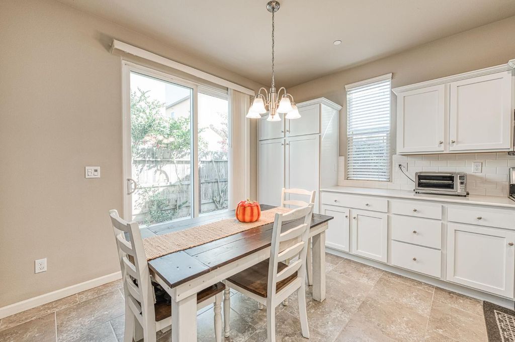 Image 12 of property listing at 3683 Friendship Lane, Clovis, CA 93619