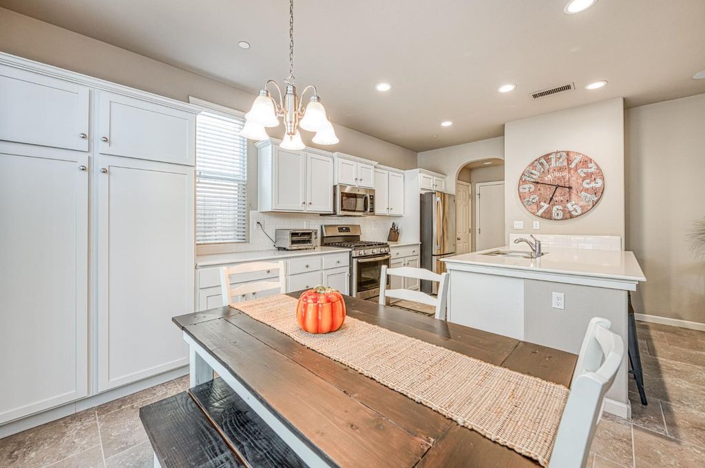 Image 13 of property listing at 3683 Friendship Lane, Clovis, CA 93619