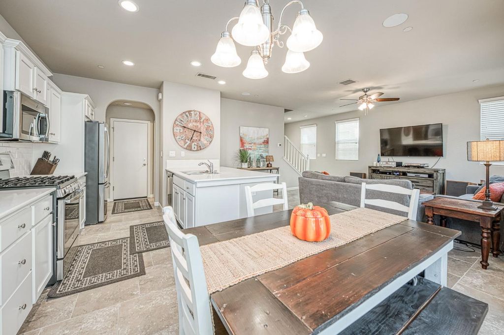 Image 14 of property listing at 3683 Friendship Lane, Clovis, CA 93619