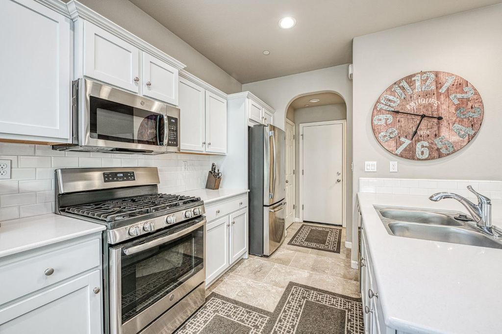 Image 15 of property listing at 3683 Friendship Lane, Clovis, CA 93619