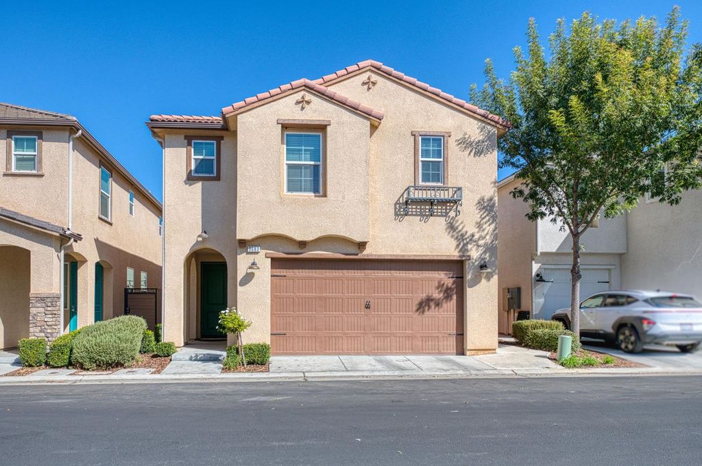 Image 2 of property listing at 3683 Friendship Lane, Clovis, CA 93619
