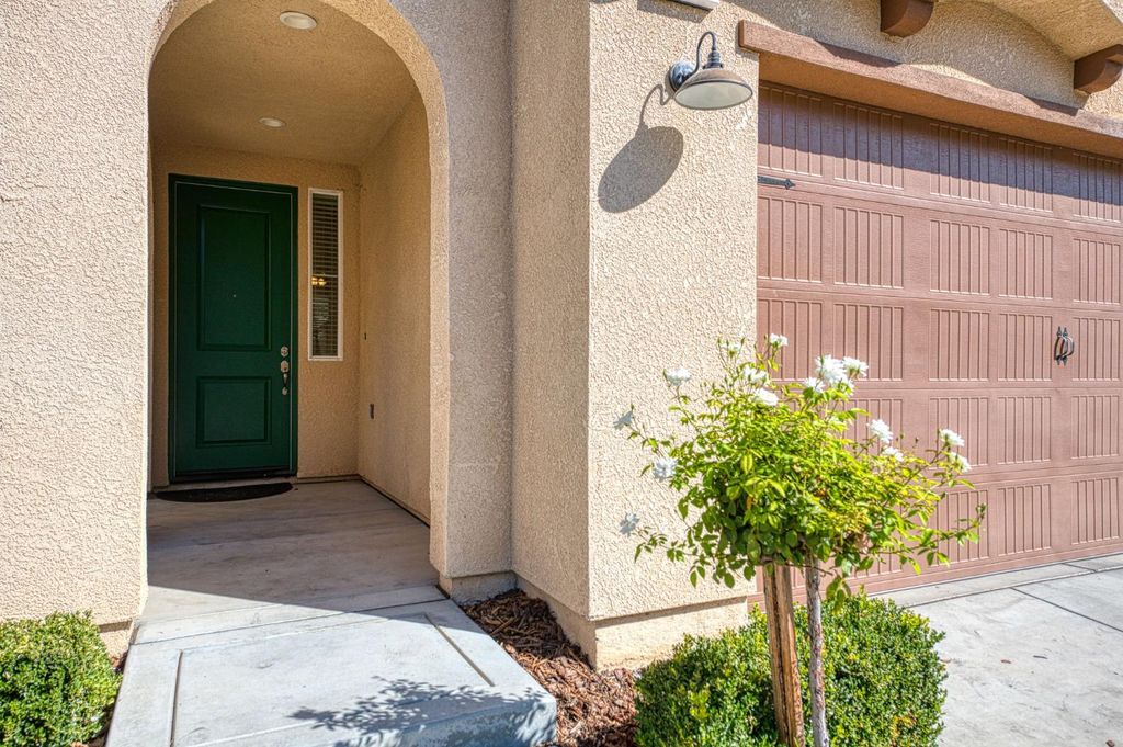 Image 4 of property listing at 3683 Friendship Lane, Clovis, CA 93619
