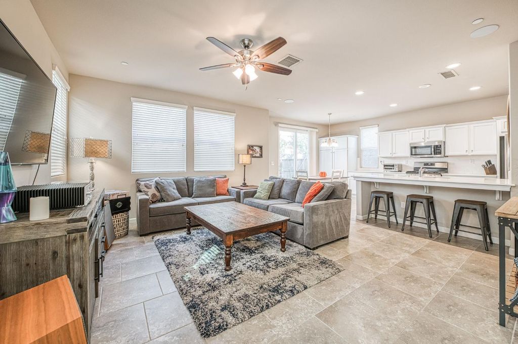Image 7 of property listing at 3683 Friendship Lane, Clovis, CA 93619