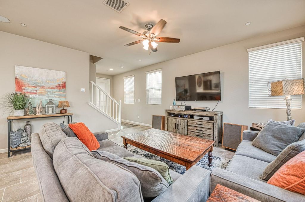 Image 9 of property listing at 3683 Friendship Lane, Clovis, CA 93619