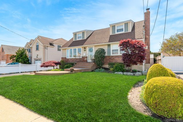 2572 S Saint Marks Avenue, Bellmore, NY 11710