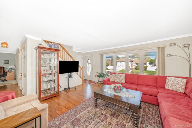 2572 S Saint Marks Avenue, Bellmore, NY 11710