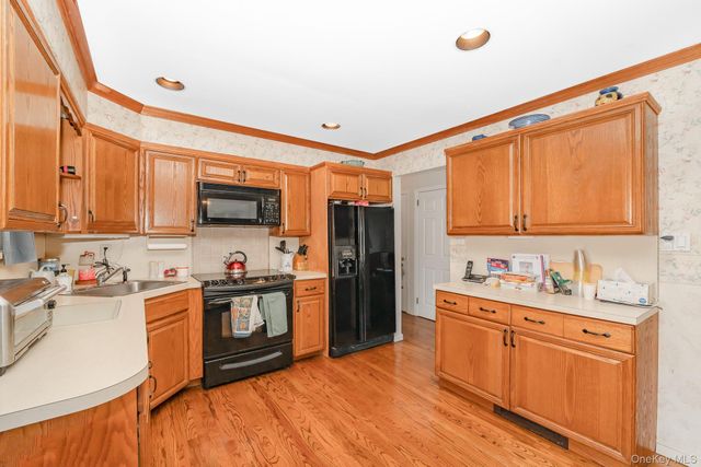 2572 S Saint Marks Avenue, Bellmore, NY 11710