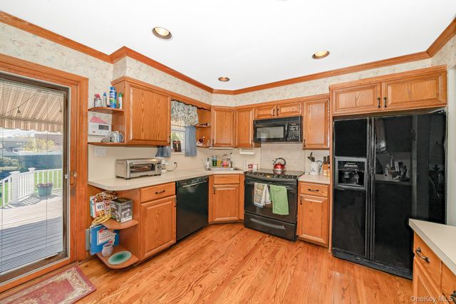 2572 S Saint Marks Avenue, Bellmore, NY 11710