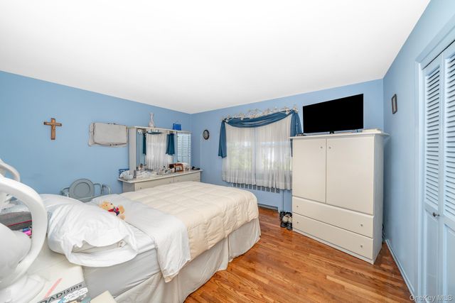 2572 S Saint Marks Avenue, Bellmore, NY 11710