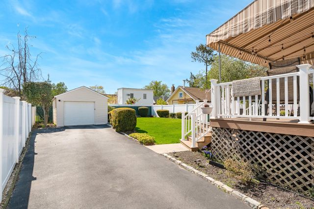2572 S Saint Marks Avenue, Bellmore, NY 11710