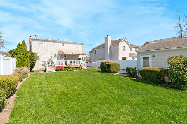 2572 S Saint Marks Avenue, Bellmore, NY 11710