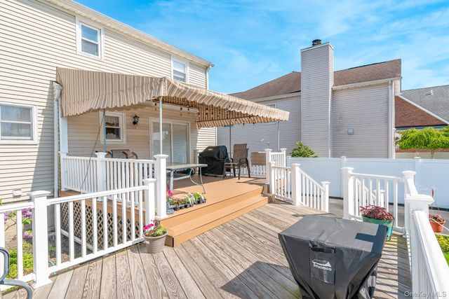 2572 S Saint Marks Avenue, Bellmore, NY 11710