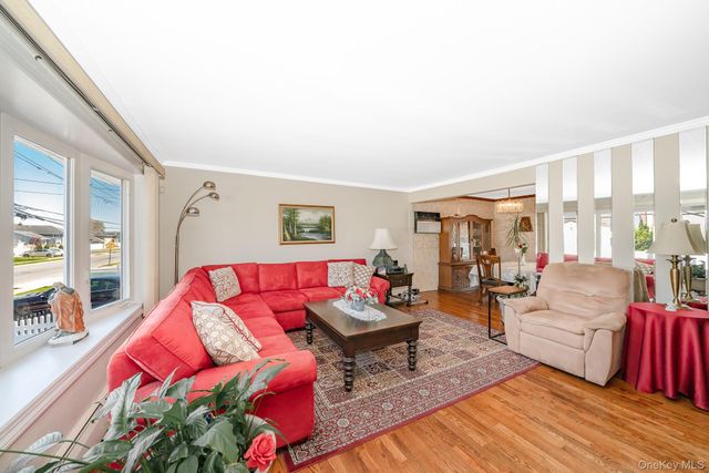 2572 S Saint Marks Avenue, Bellmore, NY 11710