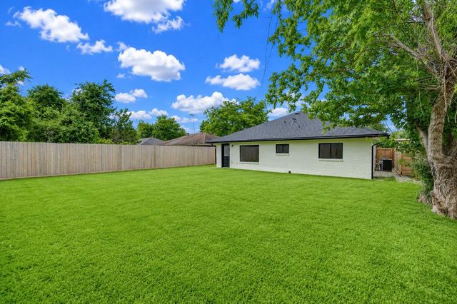 863 Marcolin Street, Houston, TX 77088