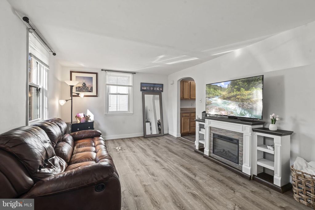 467 EVERGREEN AVE, PHILADELPHIA, PA 19128 — photo 4