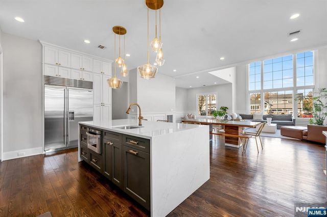 37 Glenfair Road, Glen Rock, NJ 07452