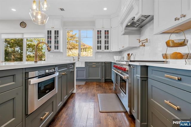 37 Glenfair Road, Glen Rock, NJ 07452