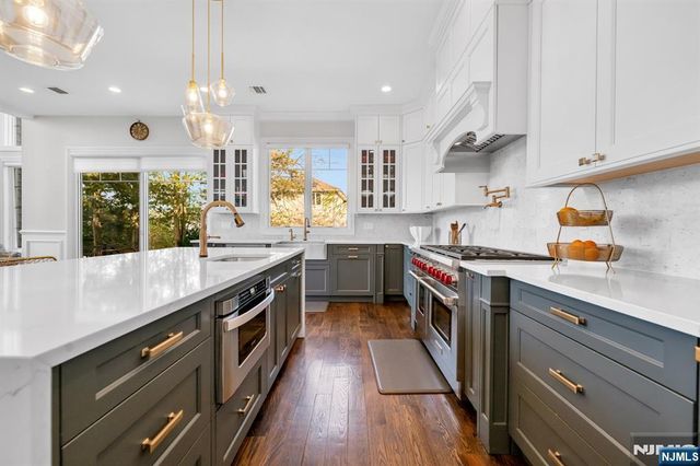 37 Glenfair Road, Glen Rock, NJ 07452