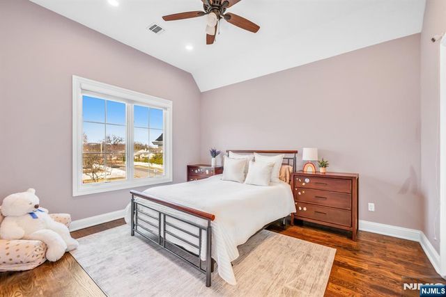 37 Glenfair Road, Glen Rock, NJ 07452