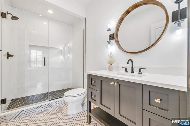 37 Glenfair Road, Glen Rock, NJ 07452