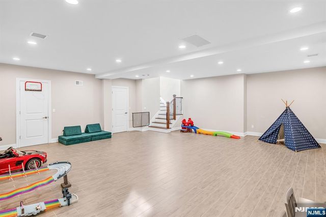 37 Glenfair Road, Glen Rock, NJ 07452