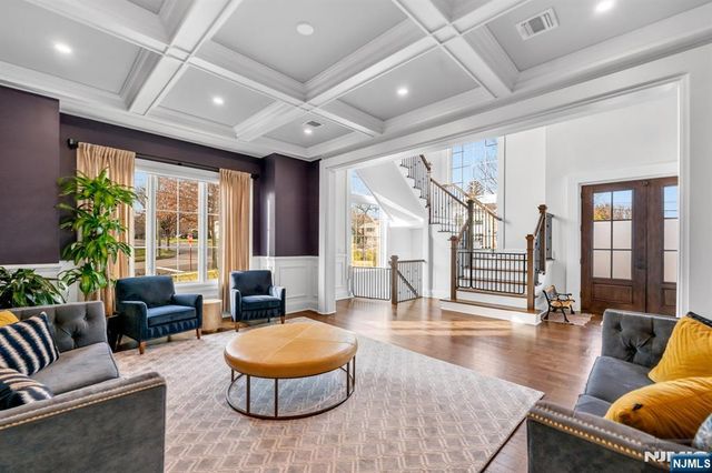 37 Glenfair Road, Glen Rock, NJ 07452