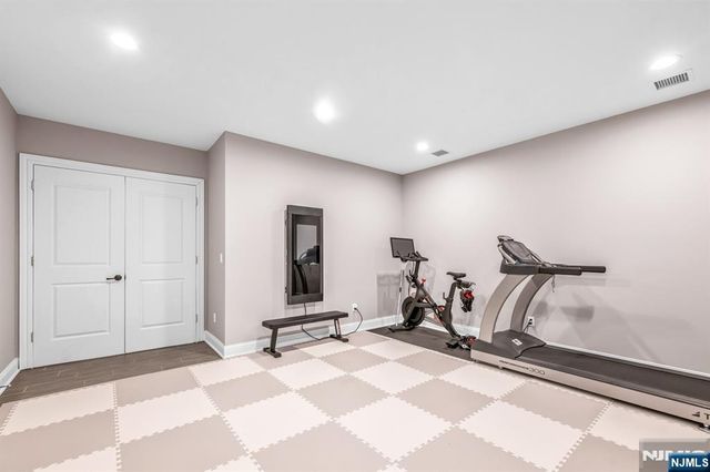 37 Glenfair Road, Glen Rock, NJ 07452