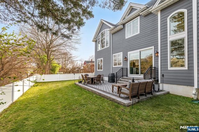 37 Glenfair Road, Glen Rock, NJ 07452