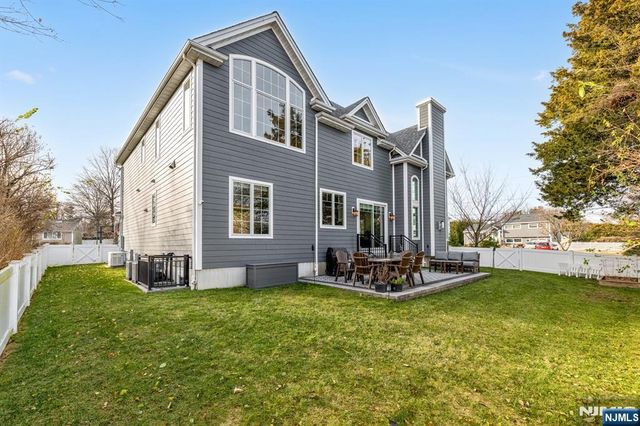 37 Glenfair Road, Glen Rock, NJ 07452