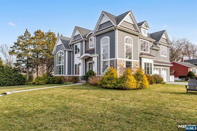 37 Glenfair Road, Glen Rock, NJ 07452