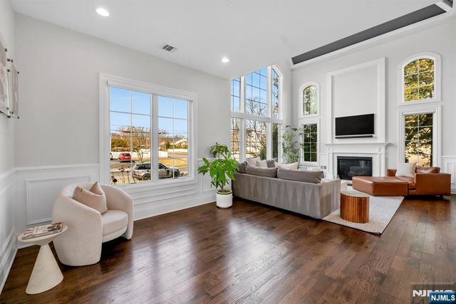 37 Glenfair Road, Glen Rock, NJ 07452