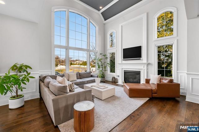 37 Glenfair Road, Glen Rock, NJ 07452