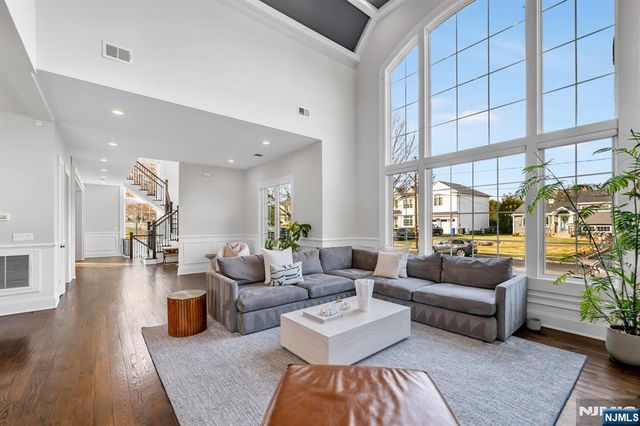 37 Glenfair Road, Glen Rock, NJ 07452