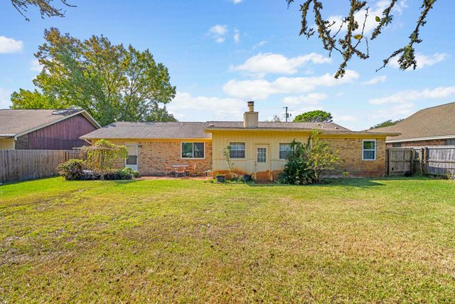 232 Lakeside Lane, Mary Esther, FL 32569