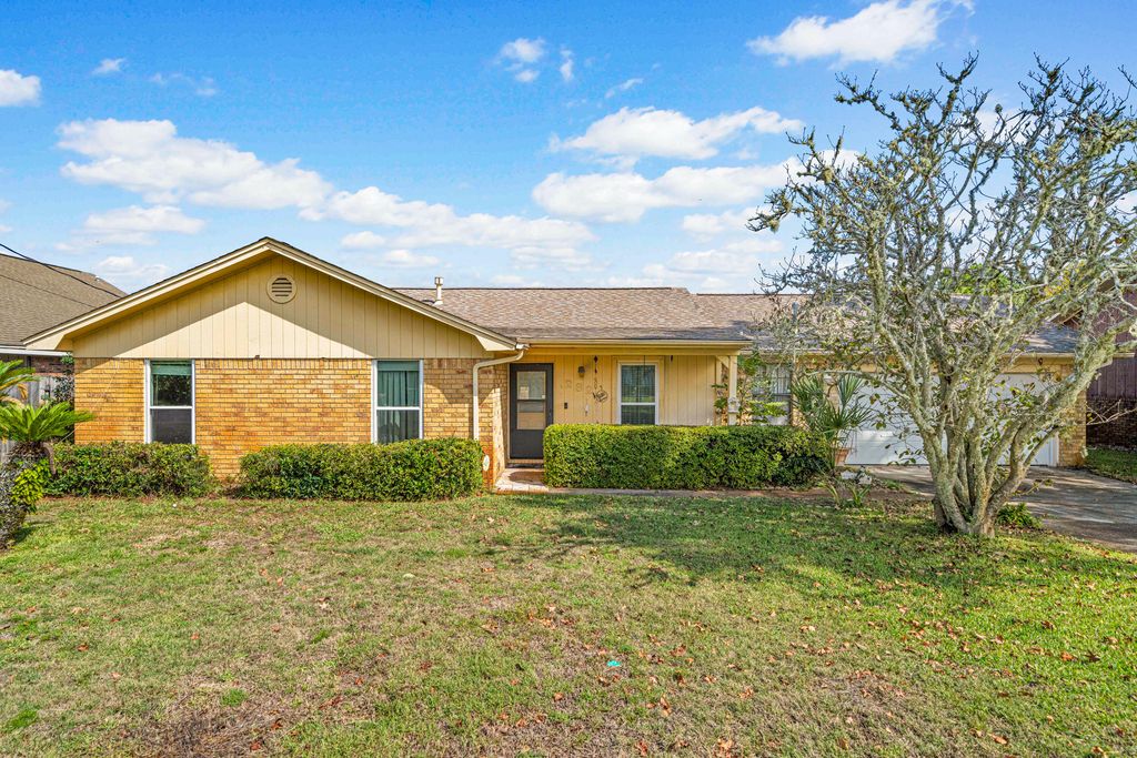 232 Lakeside Lane, Mary Esther, FL 32569